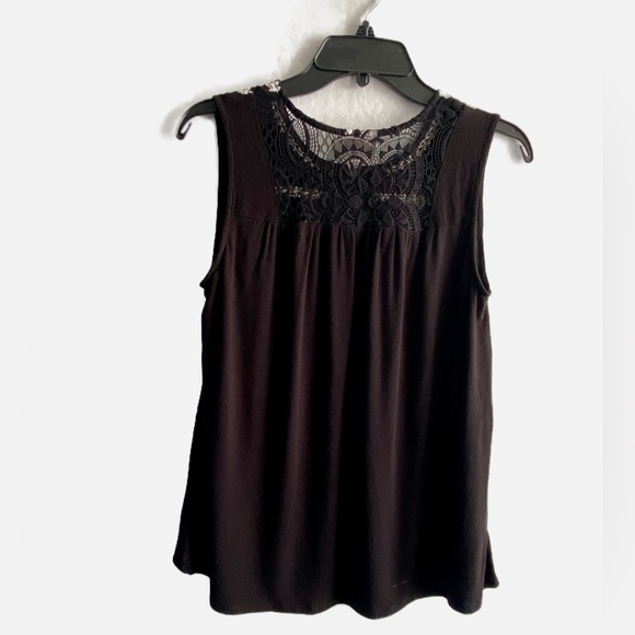 Knox Rose Sleeveless Top, Embroidered Detail - Picture 2 of 4